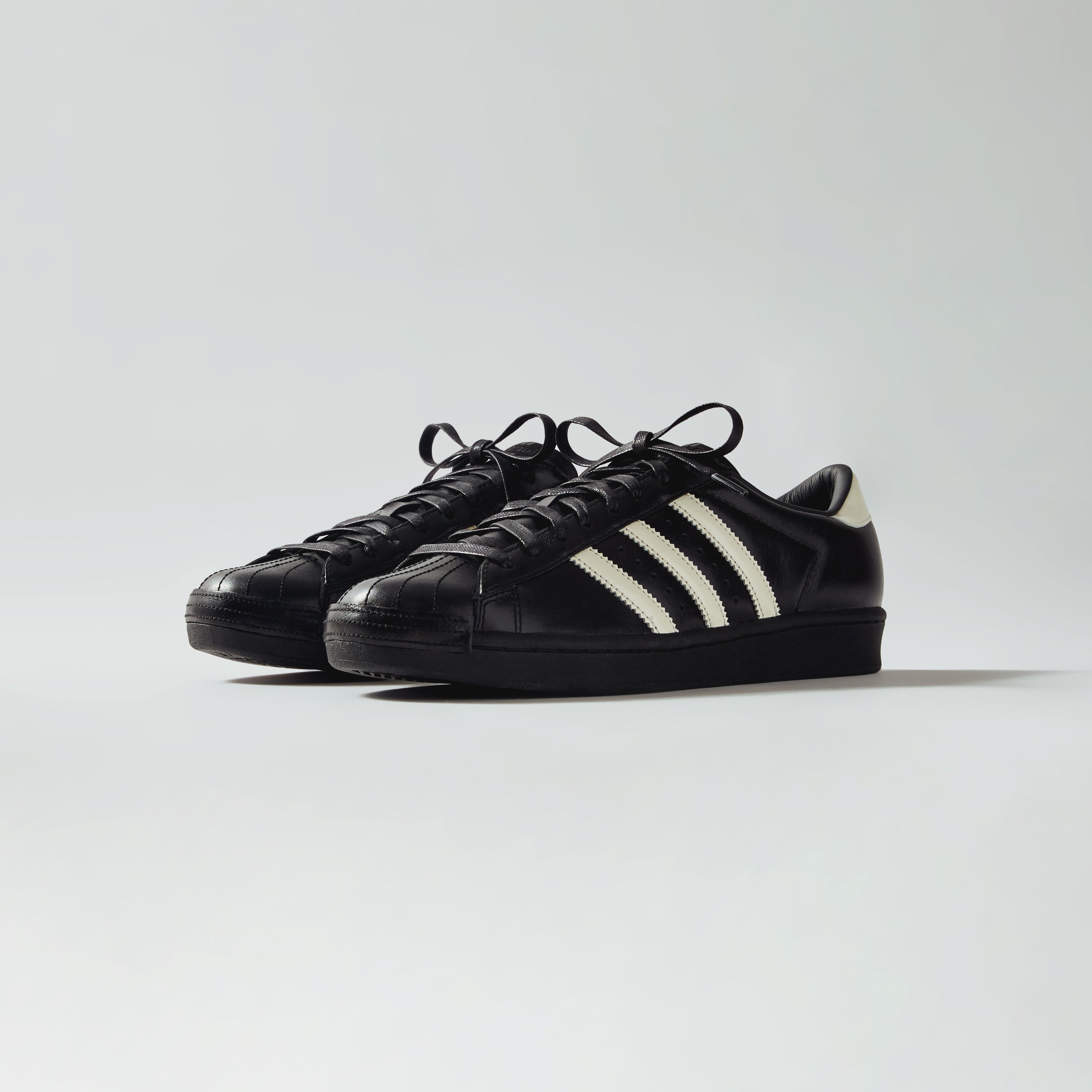 Ronnie Fieg for adidas Originals Superstar Black Tie の販売